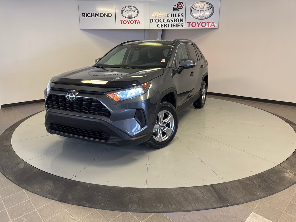 2022 Toyota RAV4 Hybrid LE AWD *TRÈS BEAU VÉHICULE* in Richmond, Quebec - 1 - w1024h768px