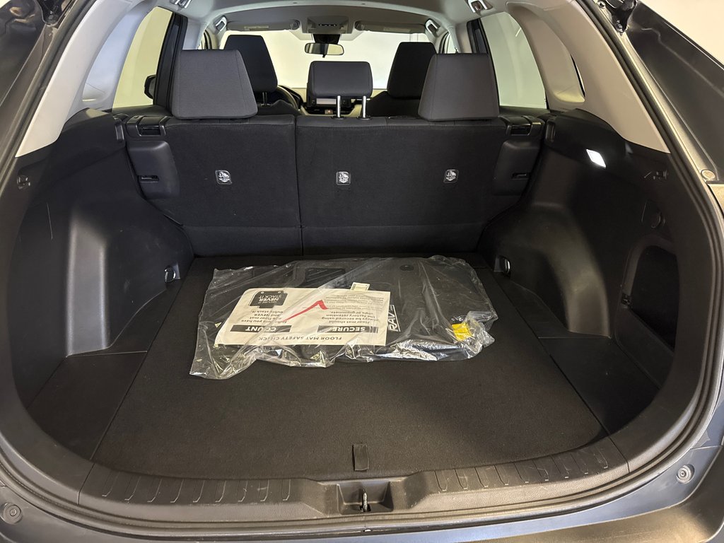2022 Toyota RAV4 Hybrid LE AWD *TRÈS BEAU VÉHICULE* in Richmond, Quebec - 17 - w1024h768px