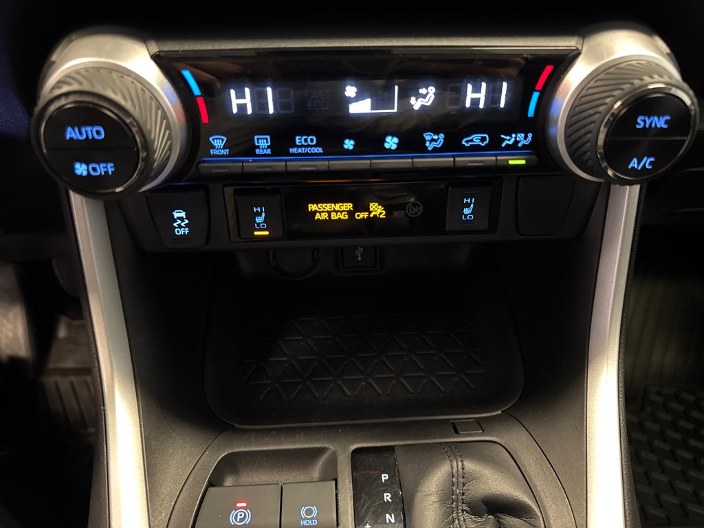 2022 Toyota RAV4 Hybrid LE AWD *TRÈS BEAU VÉHICULE* in Richmond, Quebec - 25 - w1024h768px