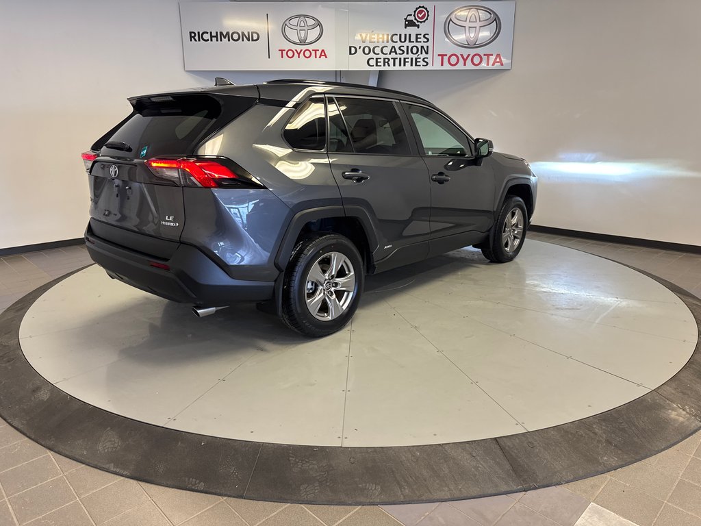 2022 Toyota RAV4 Hybrid LE AWD *TRÈS BEAU VÉHICULE* in Richmond, Quebec - 9 - w1024h768px
