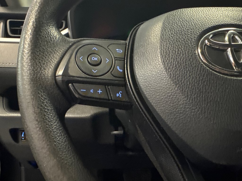 2022 Toyota RAV4 Hybrid LE AWD *TRÈS BEAU VÉHICULE* in Richmond, Quebec - 27 - w1024h768px