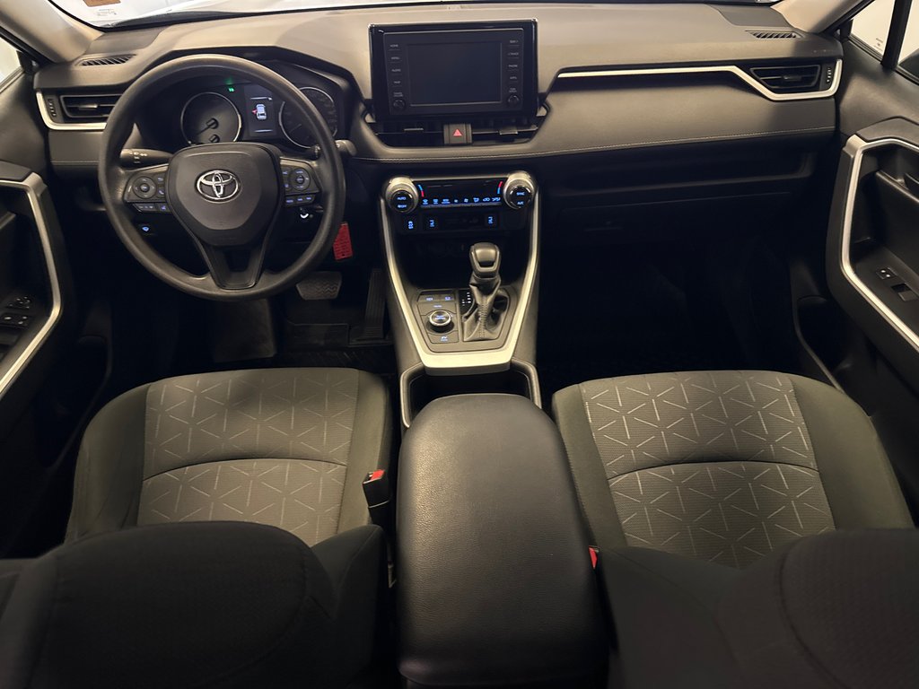 2022 Toyota RAV4 Hybrid LE AWD *TRÈS BEAU VÉHICULE* in Richmond, Quebec - 14 - w1024h768px