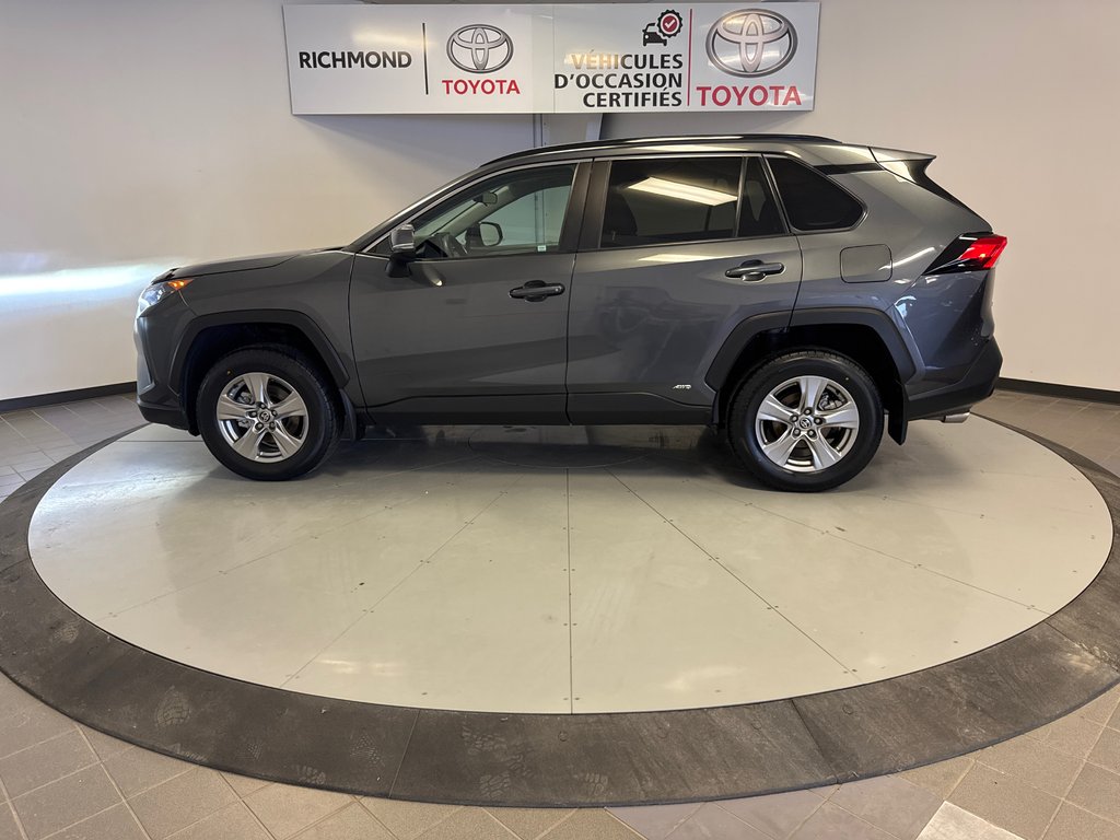 2022 Toyota RAV4 Hybrid LE AWD *TRÈS BEAU VÉHICULE* in Richmond, Quebec - 4 - w1024h768px