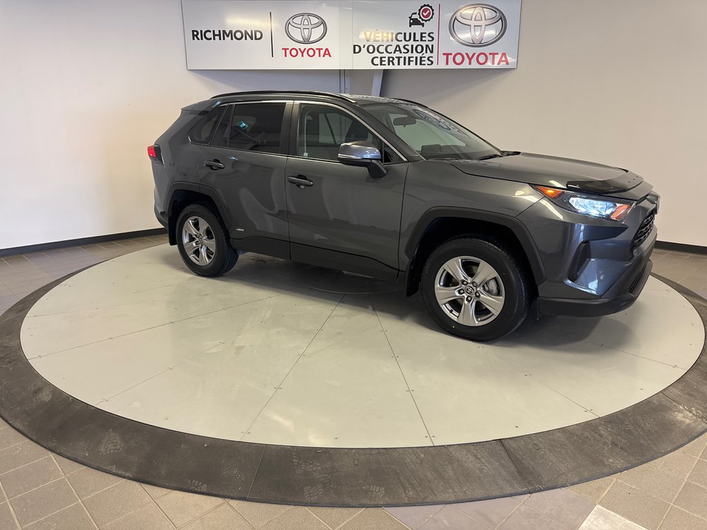 2022 Toyota RAV4 Hybrid LE AWD *TRÈS BEAU VÉHICULE* in Richmond, Quebec - 11 - w1024h768px