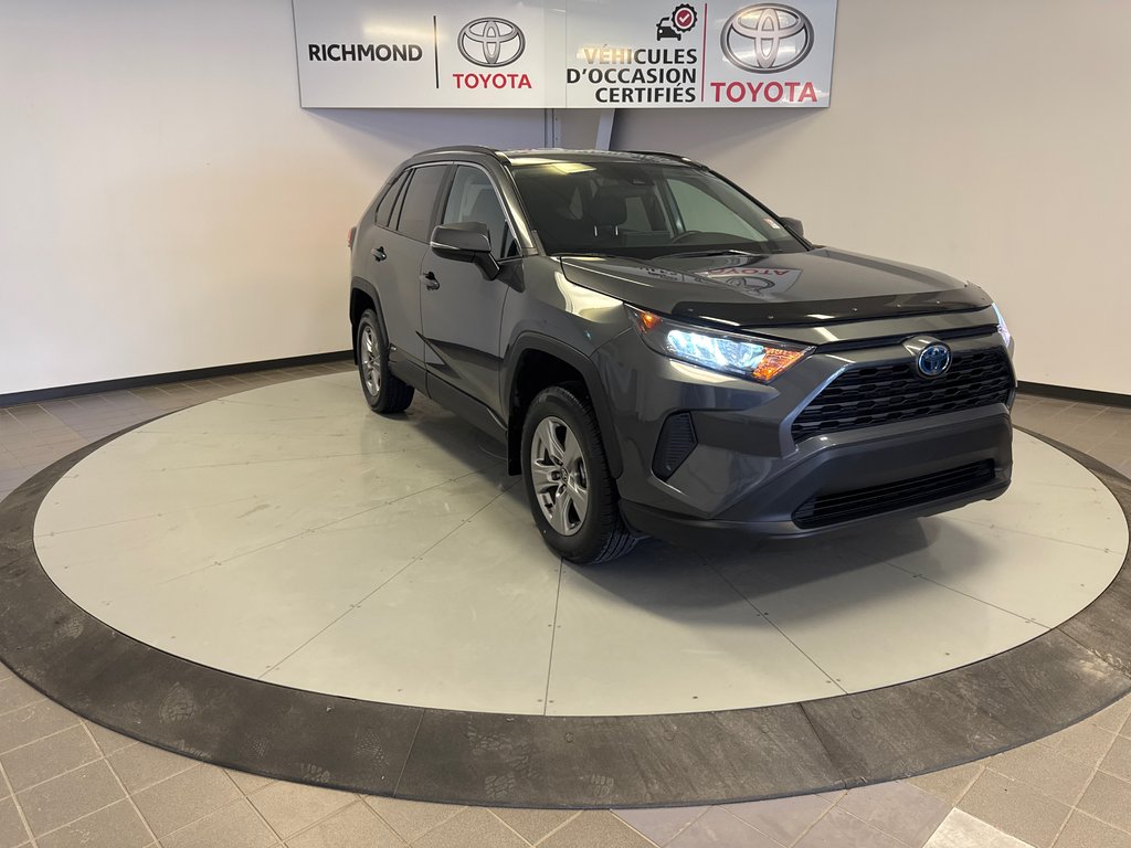 2022 Toyota RAV4 Hybrid LE AWD *TRÈS BEAU VÉHICULE* in Richmond, Quebec - 12 - w1024h768px