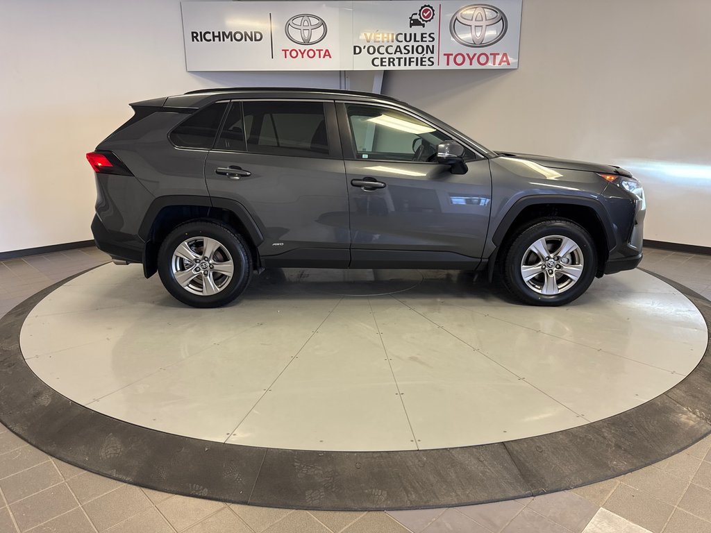2022 Toyota RAV4 Hybrid LE AWD *TRÈS BEAU VÉHICULE* in Richmond, Quebec - 10 - w1024h768px