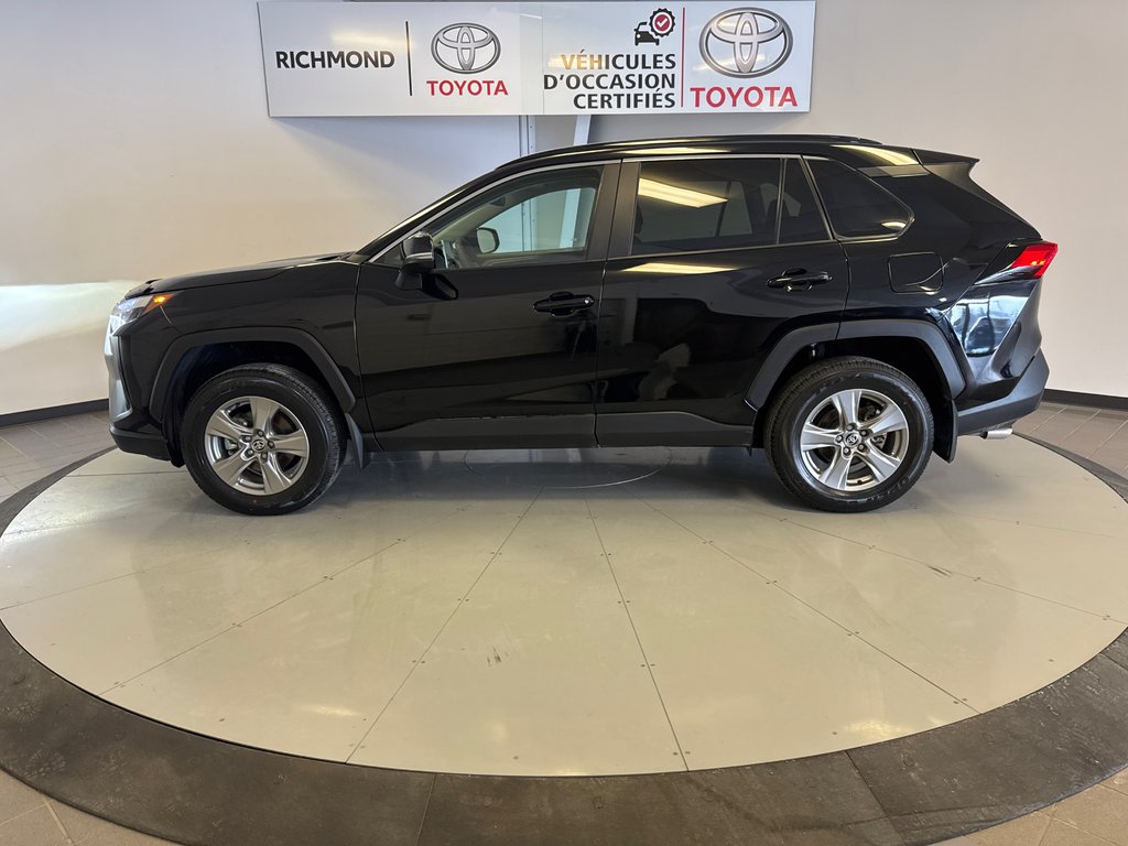 2025 Toyota RAV4 XLE AWD *RABAIS DÉMO* in Richmond, Quebec - 4 - w1024h768px