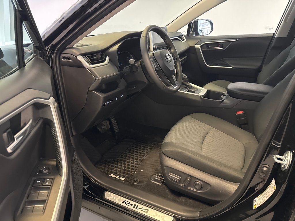 2025 Toyota RAV4 XLE AWD *RABAIS DÉMO* in Richmond, Quebec - 16 - w1024h768px