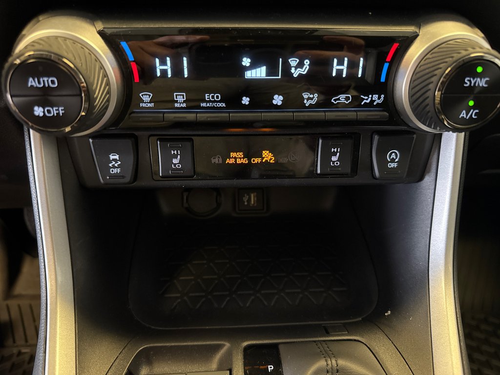 2025 Toyota RAV4 XLE AWD *RABAIS DÉMO* in Richmond, Quebec - 26 - w1024h768px
