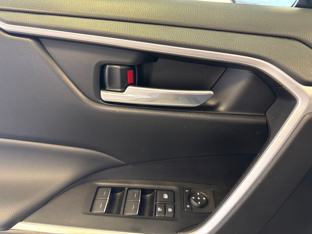 2025 Toyota RAV4 XLE AWD *RABAIS DÉMO* in Richmond, Quebec - 33 - w1024h768px