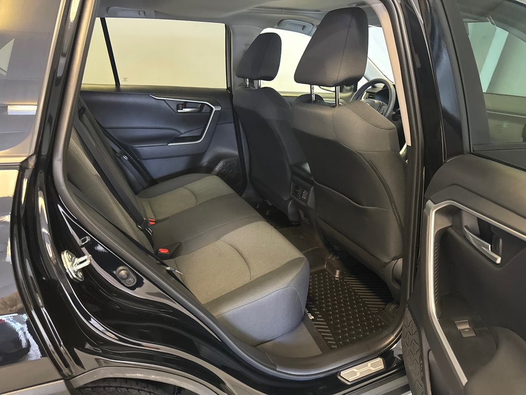 2025 Toyota RAV4 XLE AWD *RABAIS DÉMO* in Richmond, Quebec - 19 - w1024h768px