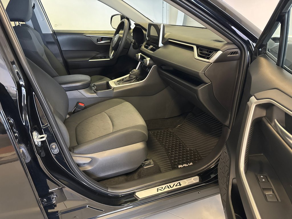 2025 Toyota RAV4 XLE AWD *RABAIS DÉMO* in Richmond, Quebec - 20 - w1024h768px