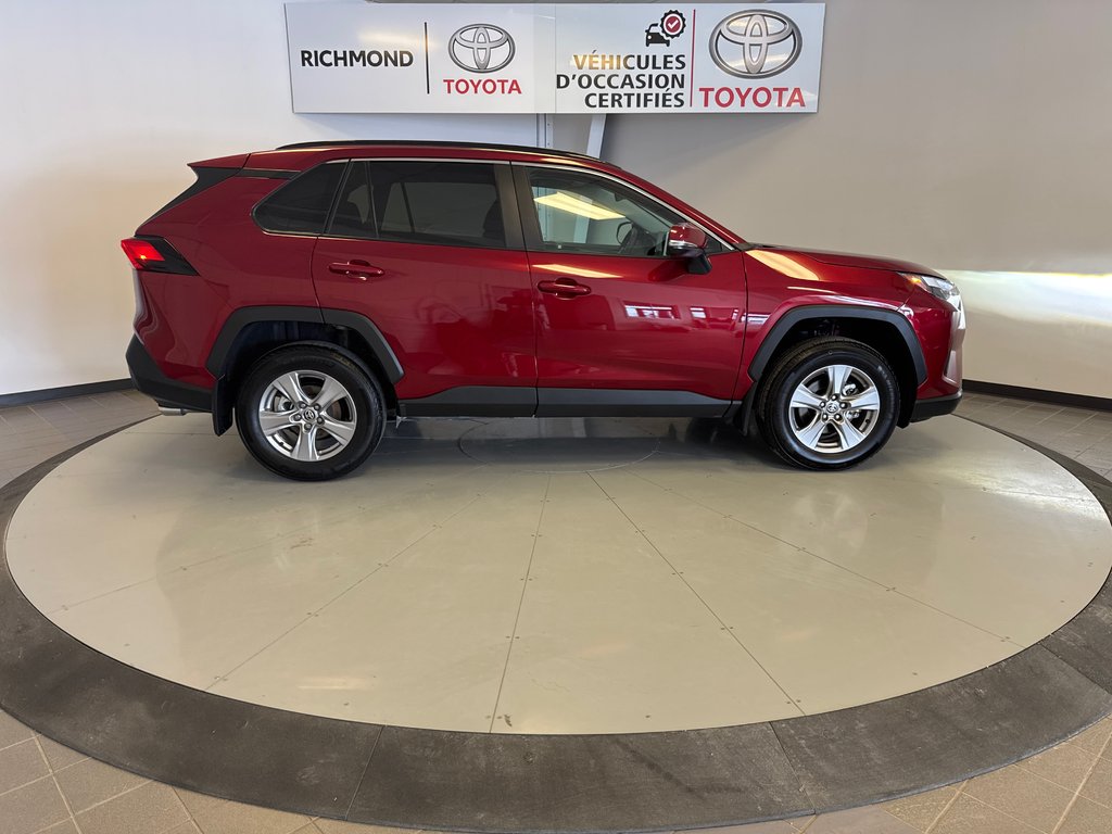 Toyota RAV4 XLE AWD *BAS KILO + BALANCE DE GARANTIE PROLONGÉE* 2025 à Richmond, Québec - 10 - w1024h768px