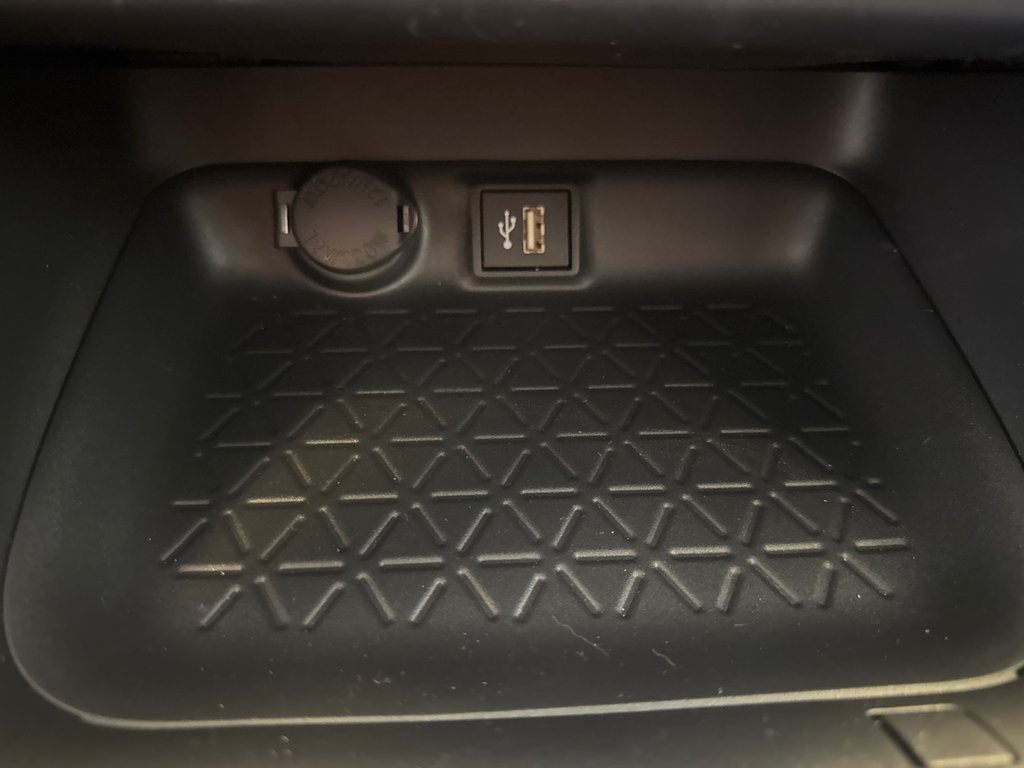 Toyota RAV4 XLE AWD *BAS KILO + BALANCE DE GARANTIE PROLONGÉE* 2025 à Richmond, Québec - 27 - w1024h768px