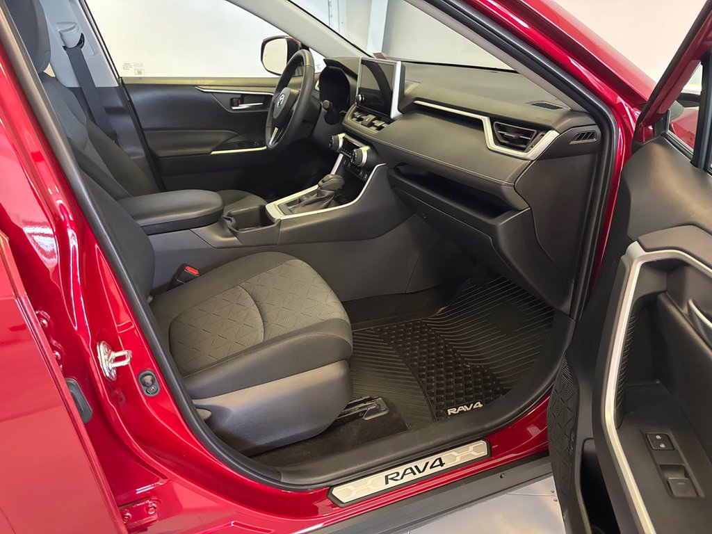 Toyota RAV4 XLE AWD *BAS KILO + BALANCE DE GARANTIE PROLONGÉE* 2025 à Richmond, Québec - 20 - w1024h768px
