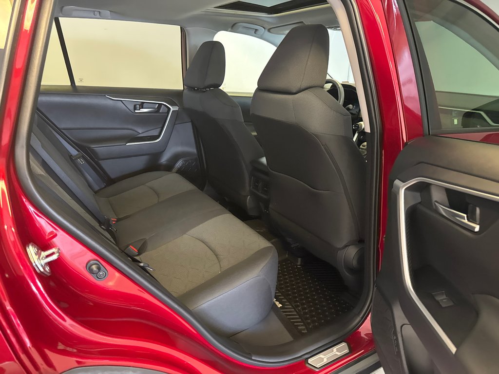 Toyota RAV4 XLE AWD *BAS KILO + BALANCE DE GARANTIE PROLONGÉE* 2025 à Richmond, Québec - 19 - w1024h768px