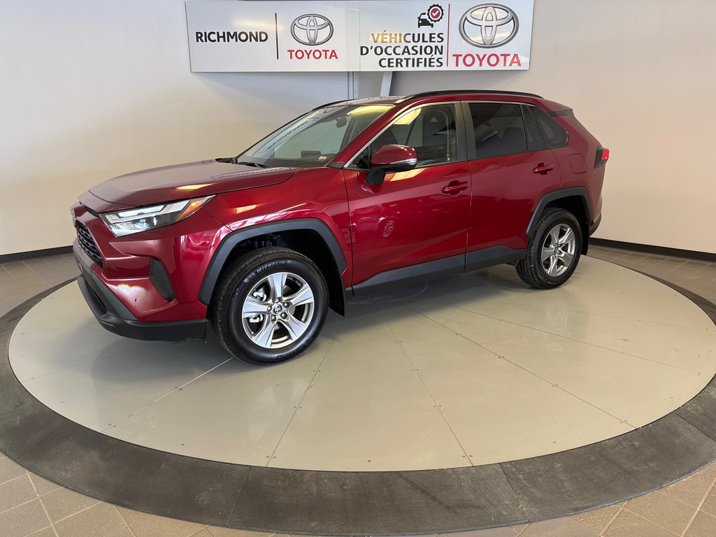 Toyota RAV4 XLE AWD *BAS KILO + BALANCE DE GARANTIE PROLONGÉE* 2025 à Richmond, Québec - 3 - w1024h768px