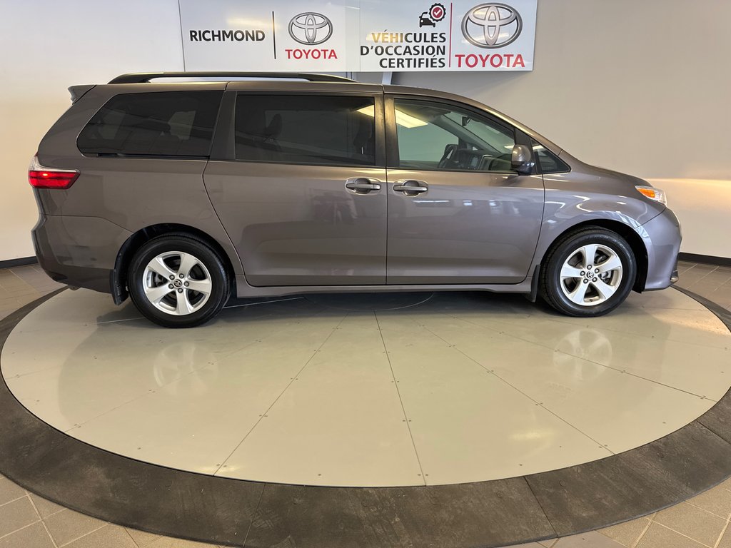 2020 Toyota Sienna LE *TRÈS BEAU VÉHICULE* in Richmond, Quebec - 10 - w1024h768px