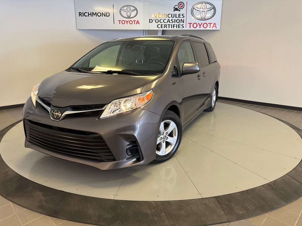 2020 Toyota Sienna LE *TRÈS BEAU VÉHICULE* in Richmond, Quebec - 1 - w1024h768px