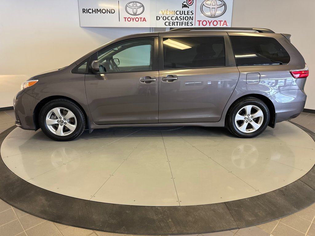 2020 Toyota Sienna LE *TRÈS BEAU VÉHICULE* in Richmond, Quebec - 4 - w1024h768px