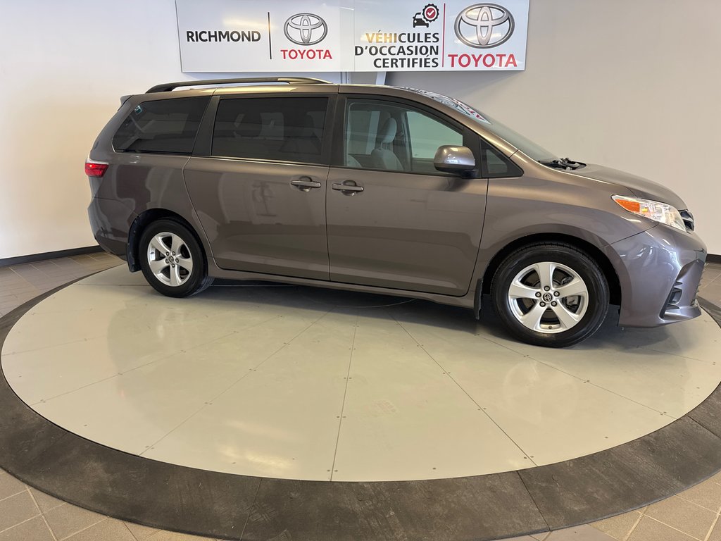 2020 Toyota Sienna LE *TRÈS BEAU VÉHICULE* in Richmond, Quebec - 11 - w1024h768px