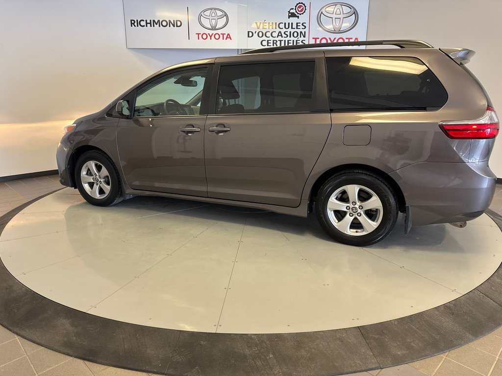 2020 Toyota Sienna LE *TRÈS BEAU VÉHICULE* in Richmond, Quebec - 5 - w1024h768px