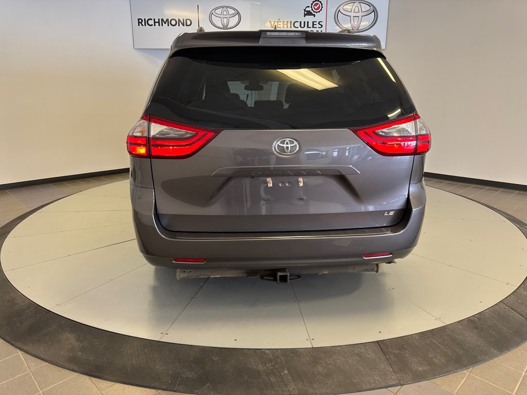 2020 Toyota Sienna LE *TRÈS BEAU VÉHICULE* in Richmond, Quebec - 7 - w1024h768px