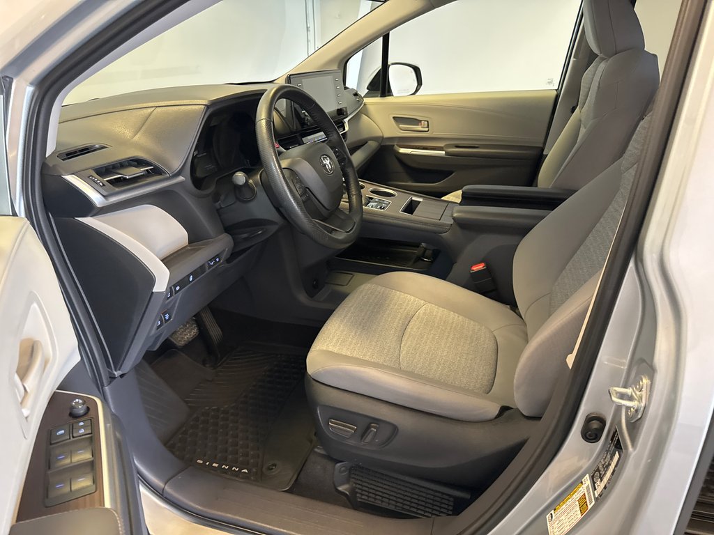 Toyota Sienna LE AWD *TRÈS BEAU VÉHICULE* 2022 à Richmond, Québec - 15 - w1024h768px