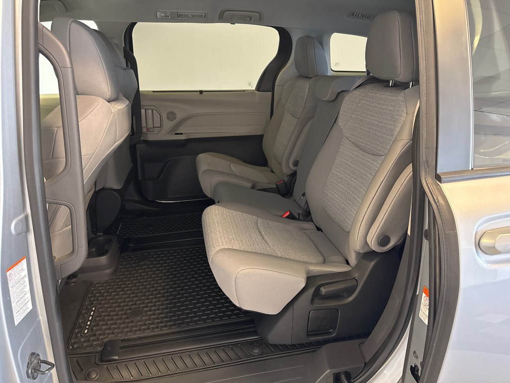 Toyota Sienna LE AWD *TRÈS BEAU VÉHICULE* 2022 à Richmond, Québec - 16 - w1024h768px