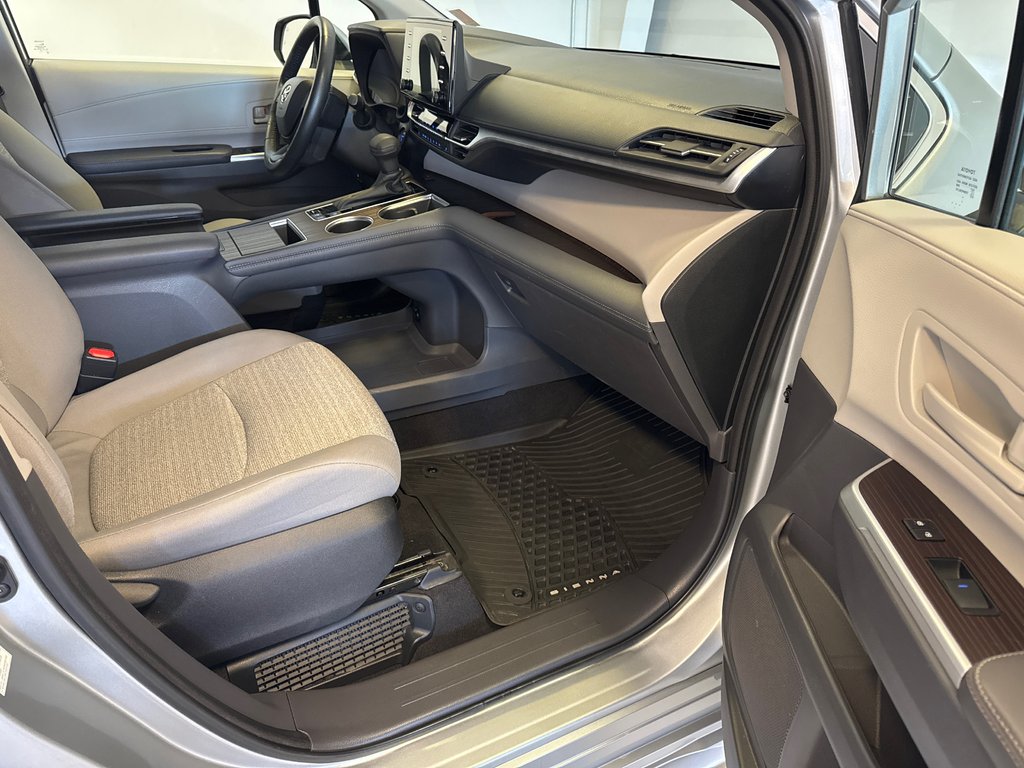 Toyota Sienna LE AWD *TRÈS BEAU VÉHICULE* 2022 à Richmond, Québec - 19 - w1024h768px