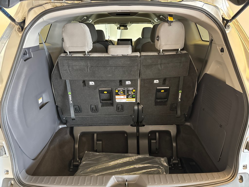 Toyota Sienna LE AWD *TRÈS BEAU VÉHICULE* 2022 à Richmond, Québec - 17 - w1024h768px