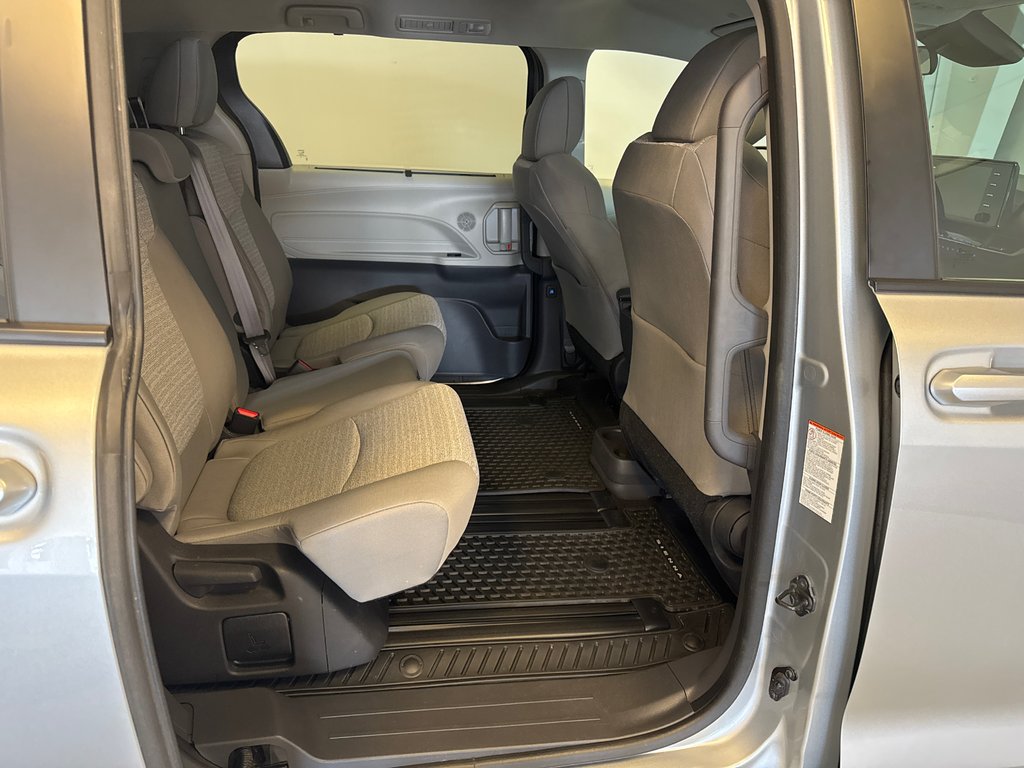 Toyota Sienna LE AWD *TRÈS BEAU VÉHICULE* 2022 à Richmond, Québec - 18 - w1024h768px