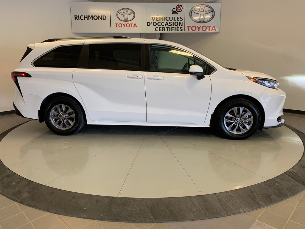 2024  Sienna Hybrid LE  8-PASS in Richmond, Quebec - 11 - w1024h768px