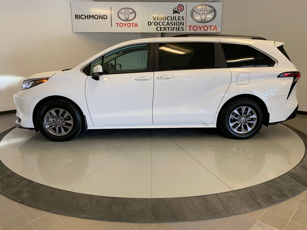 2024  Sienna Hybrid LE  8-PASS in Richmond, Quebec - 4 - w1024h768px