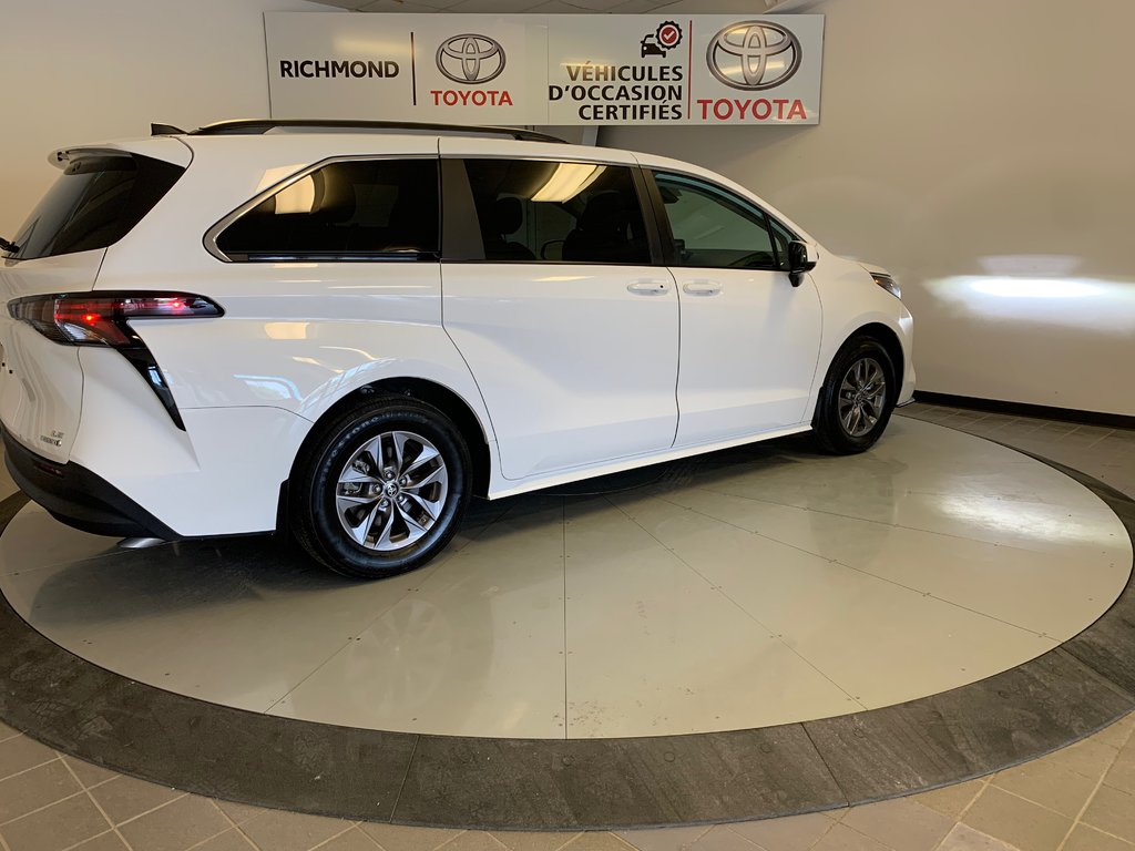 2024  Sienna Hybrid LE  8-PASS in Richmond, Quebec - 10 - w1024h768px