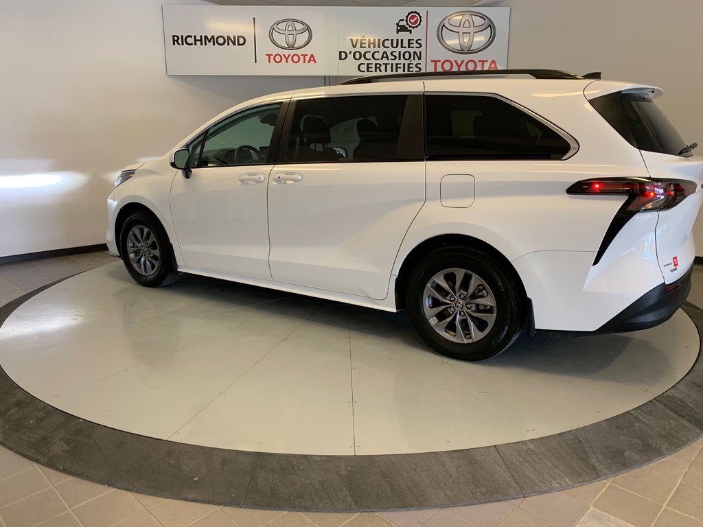 2024  Sienna Hybrid LE  8-PASS in Richmond, Quebec - 5 - w1024h768px