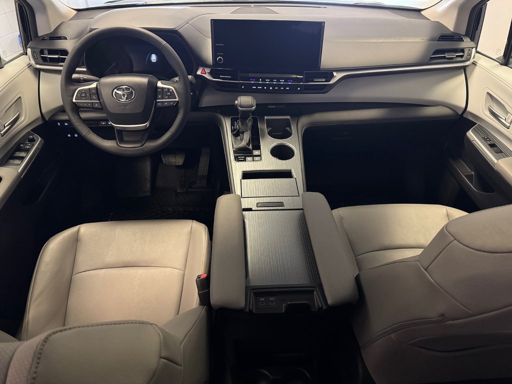 Toyota Sienna XLE FWD *DÉMO +BAS KILOMÉTRAGE* 2025 à Richmond, Québec - 14 - w1024h768px