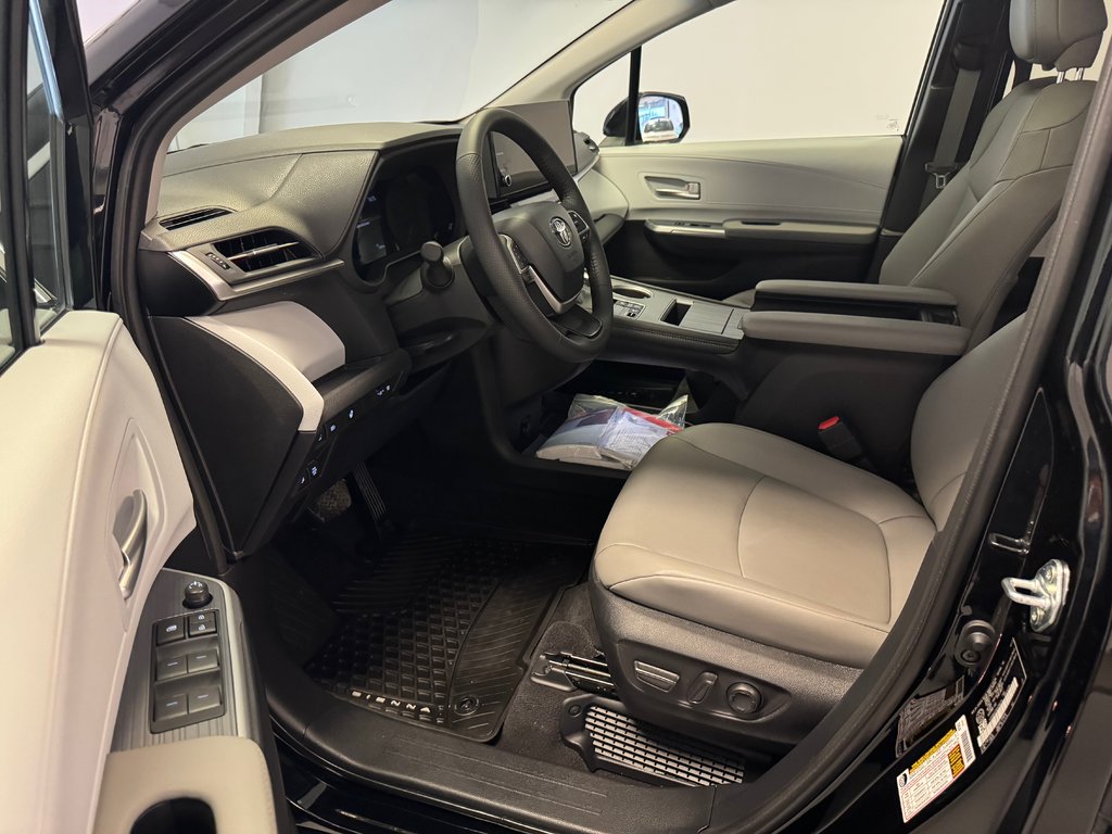Toyota Sienna XLE FWD *DÉMO +BAS KILOMÉTRAGE* 2025 à Richmond, Québec - 16 - w1024h768px