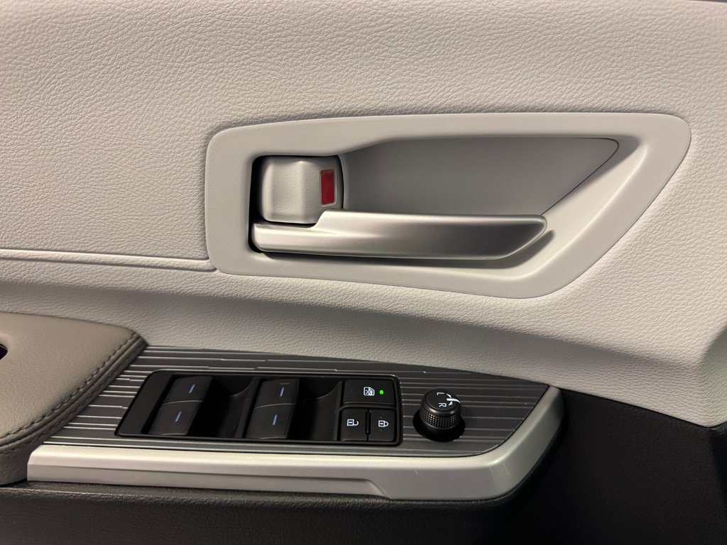 Toyota Sienna XLE FWD *DÉMO +BAS KILOMÉTRAGE* 2025 à Richmond, Québec - 33 - w1024h768px