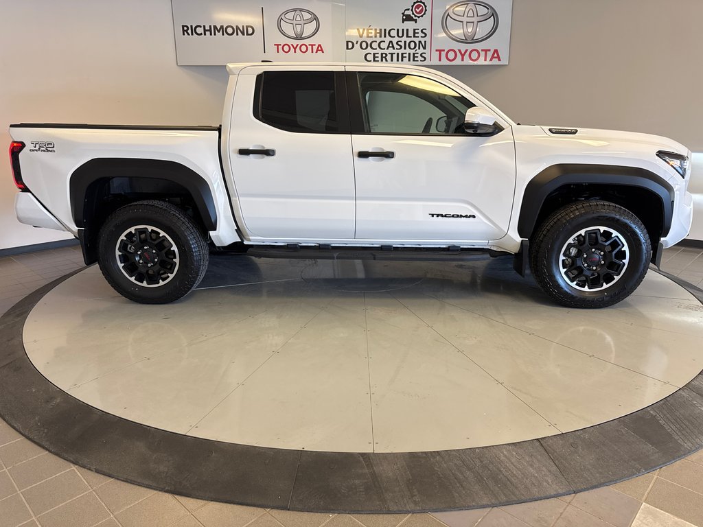 Toyota Tacoma TRD Hybrid *DÉMONSTRATEUR* 2025 à Richmond, Québec - 10 - w1024h768px