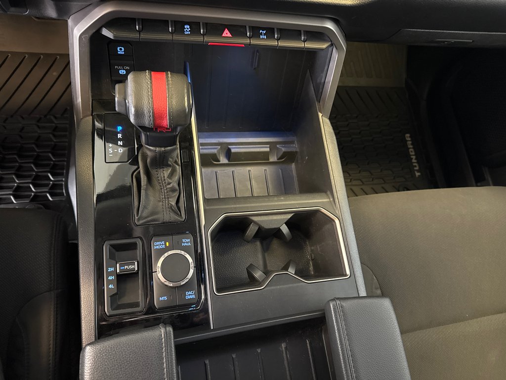 2022 Toyota Tundra SR5 TRD *TRÈS BEAU CAMION* in Richmond, Quebec - 24 - w1024h768px