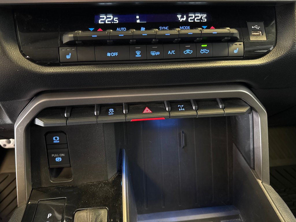 2022 Toyota Tundra SR5 TRD *TRÈS BEAU CAMION* in Richmond, Quebec - 23 - w1024h768px