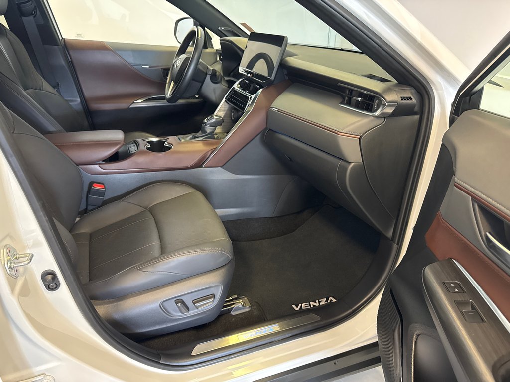 2024 Toyota Venza HYBRIDE LIMITED AWD *TRÈS BEAU VÉHICULE* in Richmond, Quebec - 20 - w1024h768px