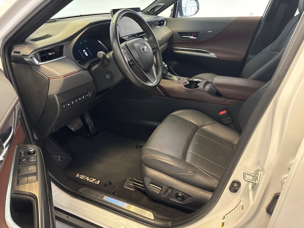 2024 Toyota Venza HYBRIDE LIMITED AWD *TRÈS BEAU VÉHICULE* in Richmond, Quebec - 16 - w1024h768px