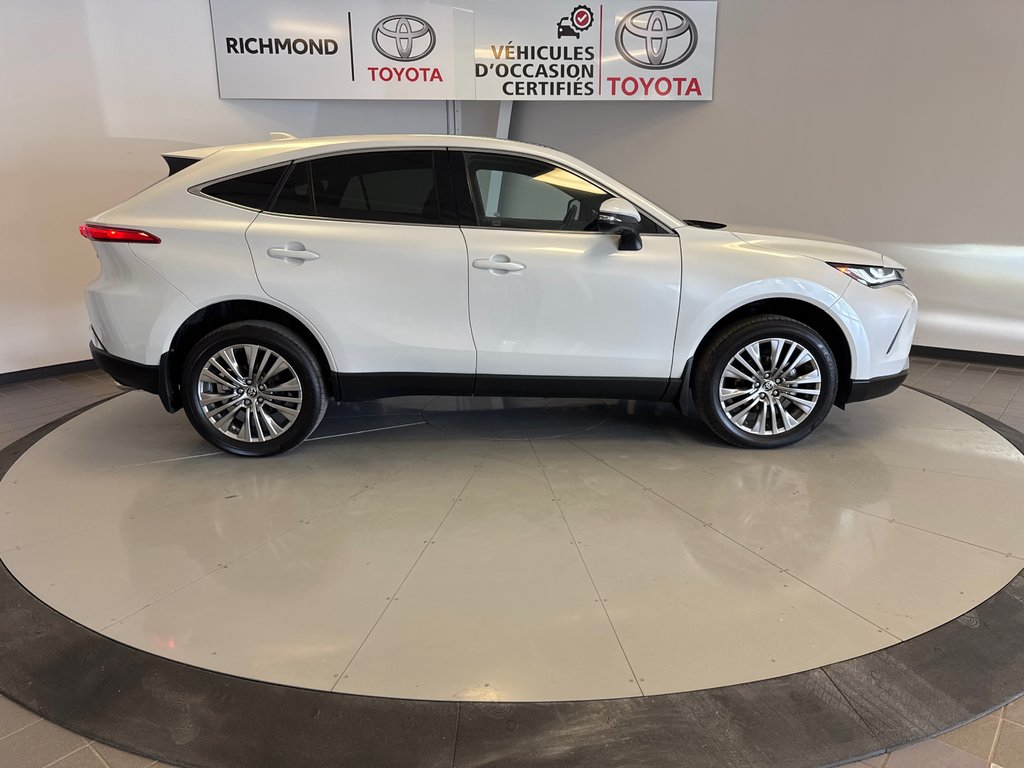 2024 Toyota Venza HYBRIDE LIMITED AWD *TRÈS BEAU VÉHICULE* in Richmond, Quebec - 10 - w1024h768px