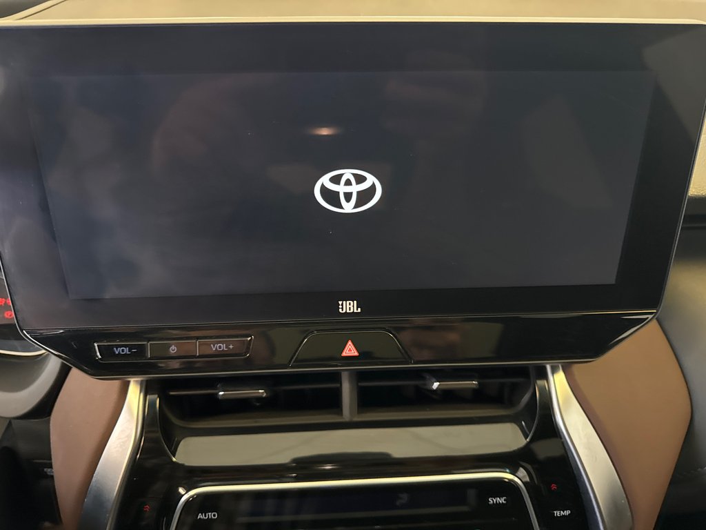 2024 Toyota Venza HYBRIDE LIMITED AWD *TRÈS BEAU VÉHICULE* in Richmond, Quebec - 21 - w1024h768px