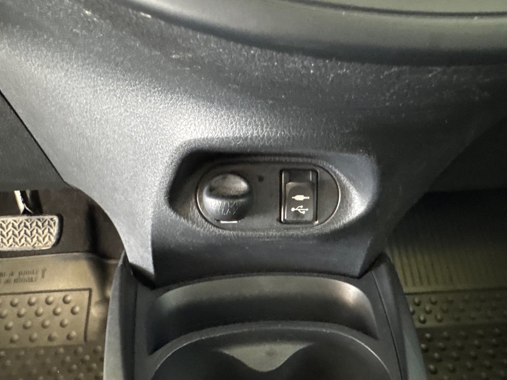 Toyota Yaris LE Gr:B  AUTOMATIQUE *SEULEMENT 49,500 KM* 2015 à Richmond, Québec - 24 - w1024h768px