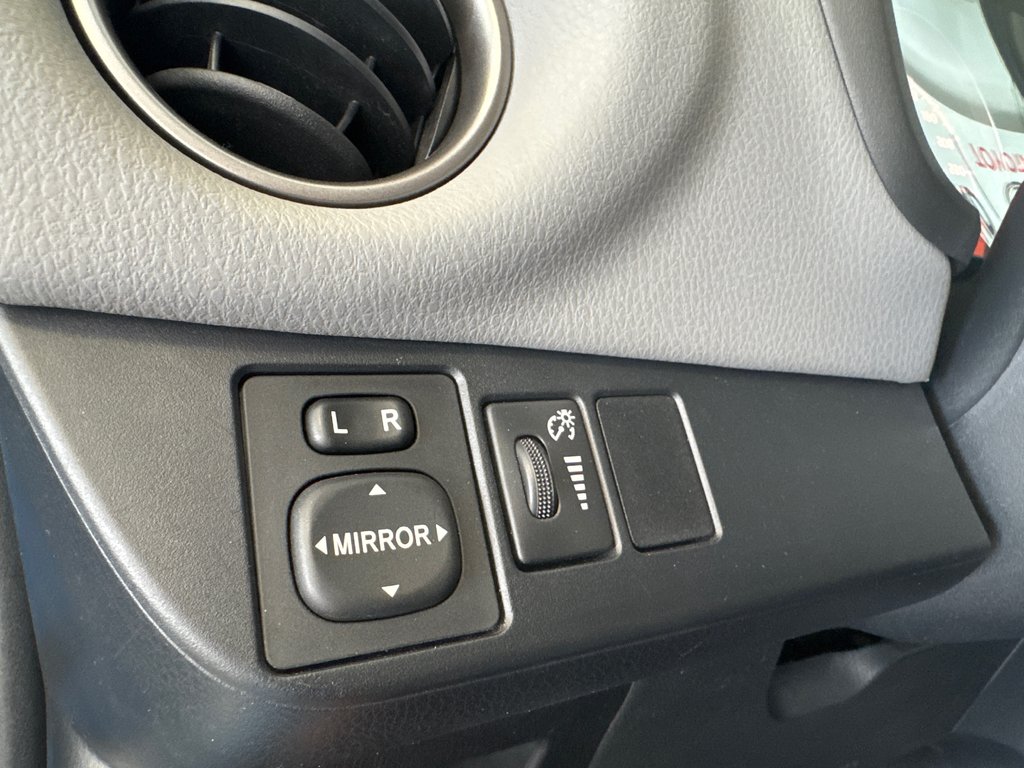 Toyota Yaris LE Gr:B  AUTOMATIQUE *SEULEMENT 49,500 KM* 2015 à Richmond, Québec - 27 - w1024h768px