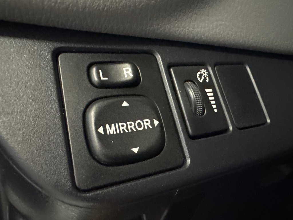 Toyota Yaris LE GROUPE ÉLECTRIQUE +BAS KILOMÉTRAGE 2017 à Richmond, Québec - 27 - w1024h768px