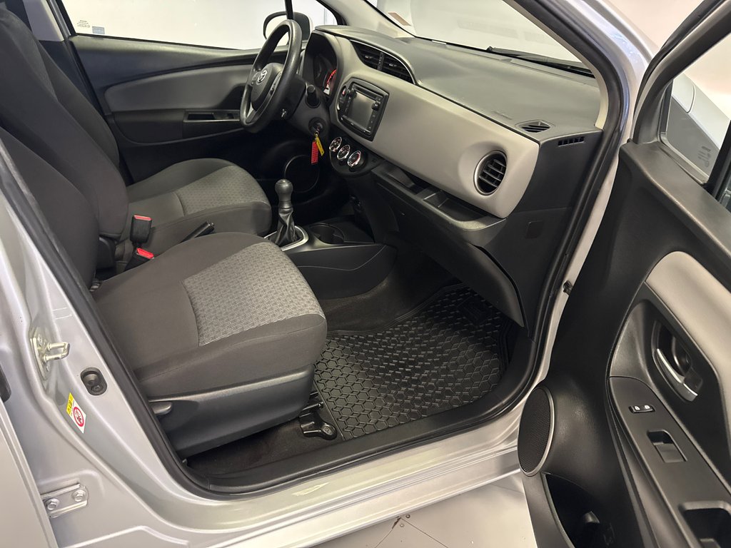 Toyota Yaris LE GROUPE ÉLECTRIQUE +BAS KILOMÉTRAGE 2017 à Richmond, Québec - 19 - w1024h768px